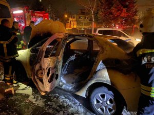 Tekirdağ’da Yanan Otomobil Hurdaya Döndü