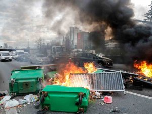 Paris Sokakları Yeniden Karıştı: 61 Gözaltı