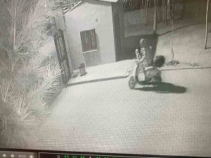 Diyarbakır’da 50 Bin Tl Değerindeki Motosikletin Çalınma Anı Kameraya Yansıdı