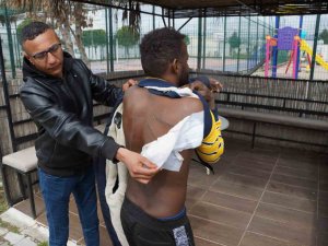 Düzensiz Göçmen Isaak: “‘La İlahe İllallah’ Deme Diyerek Beni Sırtımdan Bıçakladılar”