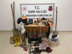 İ̇zmir’de Kaçak Kazı Yapan 7 Kişiye Suçüstü