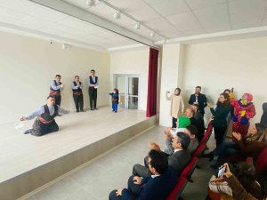 Down Sendromlu Halay Ekibi Hem Coştu Hem Coşturdu