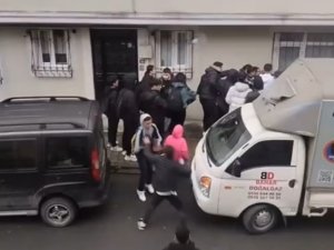 Küçükçekmece’de Lise Öğrencileri Tekme Tokat Birbirine Girdi