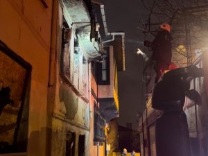 Bursa’da Tarihi Binada Korkutan Yangın