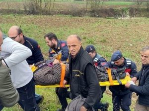 Sakarya’da Korkutan Kaza: Kanala Uçan Araç Suya Gömüldü