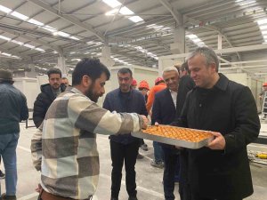 Gazetecilerden Konteyner İşçilerine Moral Ziyareti