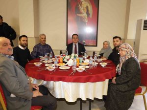 Vali Akbıyık Şehit, Gazi Ve Depremzede Ailelerle Yemekte Bir Araya Geldi