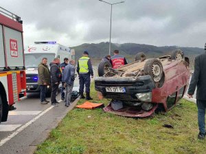 D-650’de Takla Atan Otomobilde Sıkışan Kadın Yaralandı