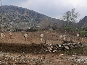 Adıyaman’da Selde Kaybolan 2 Aylık Hamile Olan Hemşire Ve Kızının Arama Çalışmaları 4. Günde De Sürüyor