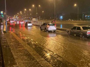 Sağanak Nedeniyle Kapatılan Kahramanmaraş-kayseri Çevre Yolu Kontrollü Trafiğe Açıldı