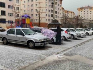 Aksaray’da Şiddetli Dolu Yağışı Şehri Beyaza Bürüdü