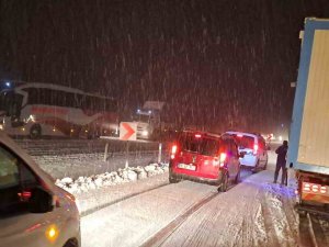 Mart Karı Yolda Bıraktı, Malatya-kayseri Yolu Kısmen Trafiğe Kapandı