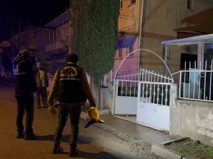 Evlerinin Önünde Silahlı Saldırıya Uğrayan 2 Kardeş Yaralandı