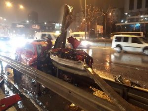 Ataşehir’de Motosiklete Çarpan Otomobil Bariyere Girdi: 1 Yaralı