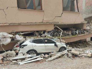 Bu Binadan 5 Aile De Sağ Çıktı