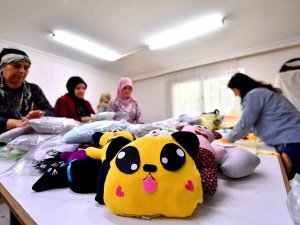 Mersin’de Depremzede Çocuklara ’Uyku Arkadaşı’