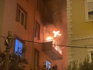 Öfkesini Evinden Çıkardı: Oturduğu Daireyi Ateşe Verip Kaçtı