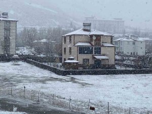 Karlıova Beyaza Büründü