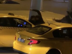 İ̇stanbul’da Bastonlu, Bıçaklı Ve Yumruklu Trafik Kavgaları Kamerada
