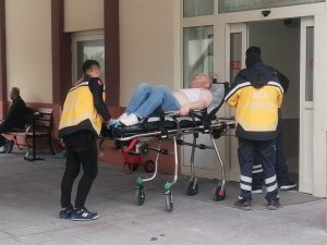 Silahla Vuruldu, Yaralı Vaziyette Aracını Kullanarak Karakola Sığındı