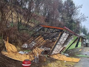 Belediye Kulübesi Heyelanda Kullanılamaz Hale Geldi