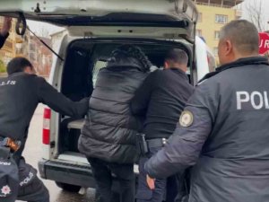 Dini Nikahlı Eşini Bıçakla Yaralayıp, Araçlara Zarar Veren Şahıs Tutuklandı