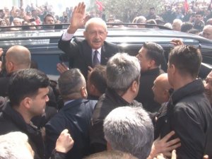 Kılıçdaroğlu’na İ̇zmir’de Miting Gibi Karşılama