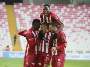 Spor Toto Süper Lig: D.g. Sivasspor: 1 - Mke Ankaragücü: 0 (İ̇lk Yarı)