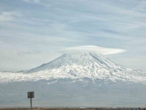 Türkiye’nin Çatısı Ağrı Dağı Buluttan Şapkasını Taktı