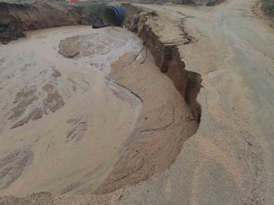 Elazığ’da Çöken Köy Yolları Ulaşıma Kapandı