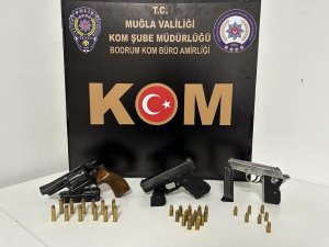 Teyp İçerisinde 3 Tabanca Ele Geçirildi