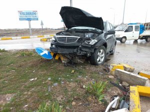 Kavşakta Yaşanan Kazada İkisi Bebek 5 Kişi Yaralandı