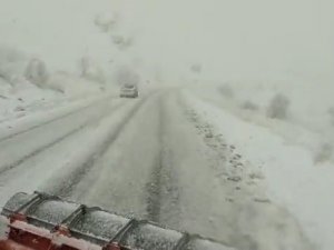 Tunceli-erzincan Arası Zincirsiz Tırlara Kapatıldı