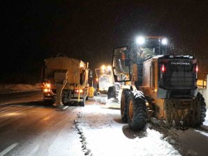 Kop Dağı Geçidinde Kar Ve Tipiden Ulaşımda Aksamalar Yaşandı