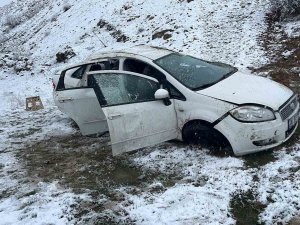 Yozgat’ta Otomobil Şarampole Yuvarlandı: 5 Yaralı