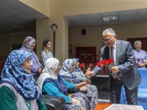 Büyükkılıç: "Dua Kaynağı Yaşlı Çınarlarımızın Yaşlılara Saygı Haftasını Kutluyorum"