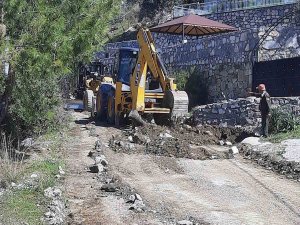 Ortaca’nın Kırsal Mahallelerinde Yol Bakım Ve Onarım Çalışması