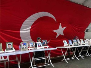 Ailelerin Evlat Nöbeti Kararlılıkla Devam Ediyor