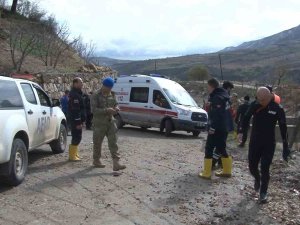 Sel Sularına Kapılan 2 Aylık Hamile Kadının Cenazesine Ulaşıldı