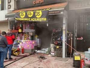 İ̇ş Yerinden Yükselen Dumanlar Korkuttu