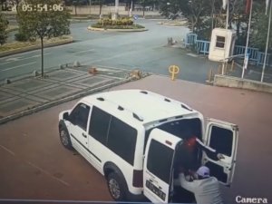 Soyguna Gelen Hırsızlar Baltayı Taş Vurdu: Binadan Taş Yağmuruna Tutuldular