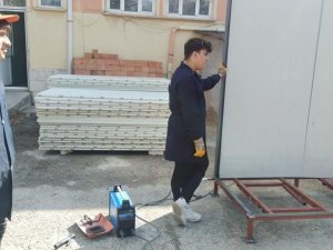 Öğrenci Ve Öğretmenler Afet Bölgesine Yaptıkları 48 Adet Seyyar Tuvalet Ve Duşu Gönderdiler