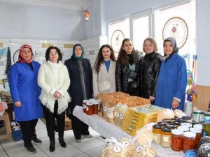 Osmaneli’nde Depremzede Aileler Yararına Hayır Çarşısı Kuruldu