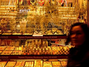 Ons Altın 2000 Doları Geçti, Gram Altın Rekor Kırdı