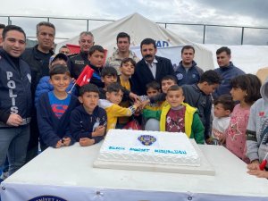 Depremzede Çocukların Doğum Günlerini Kutladılar