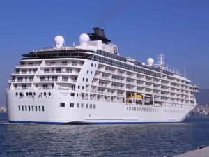 İ̇zmir’e Yılın İlk Gemisi Geldi