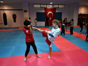 Kemer’de Karate, Kick Boks Ve Pilates Kursları Devam Ediyor