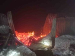 Alevlere Teslim Olan Yayla Evlerinden Geriye Demir Yığınları Kaldı