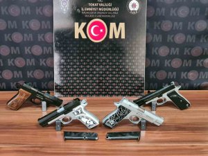Otomobil Stepnesinde Tabanca Ele Geçirildi
