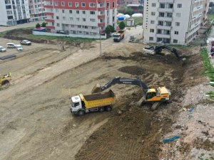 Kocaeli Büyükşehir, Hatay Esnafına 7 Noktada Prefabrik Çarşı Kuruyor